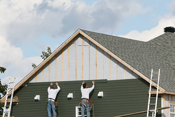 Professional Siding technician working in Mayport, PA